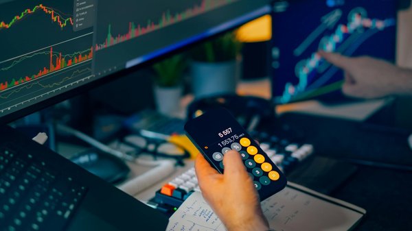 How does the presence of a conservation area influence property prices in Bath?